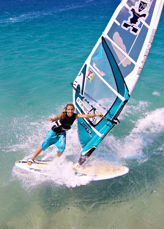 Vicky Sanchez windsurf